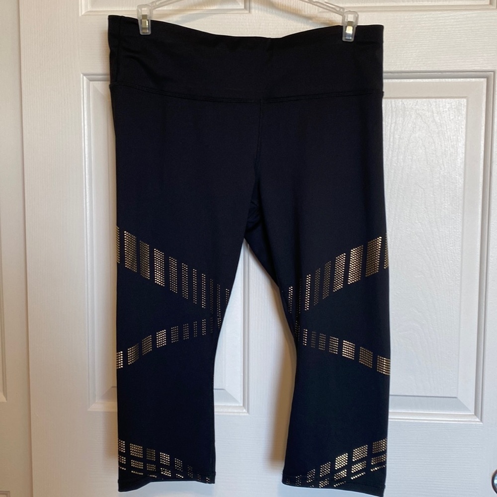 XERSION Cropped Fitted Leggings Size XL Women’s